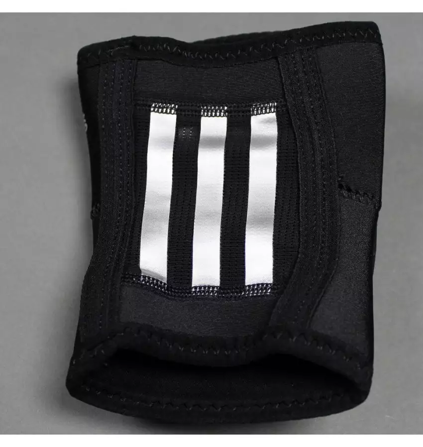 Наколенники защитные Adidas универсальные (черные, AK-100-BK)