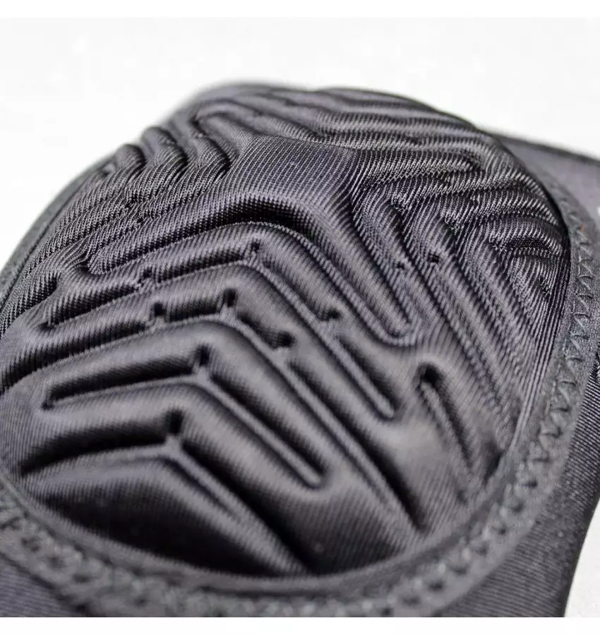 Наколенники защитные Adidas универсальные (черные, AK-100-BK)