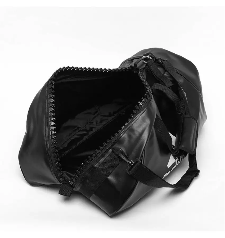 Сумка-рюкзак (2 в 1) Adidas. Цвет черный, белый логотип. Материал PU. Логотип Karate