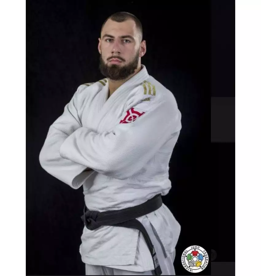 Кимоно для дзюдо Adidas Champion II с лицензией IJF (белое/золотые полосы, J-IJF-SMU)